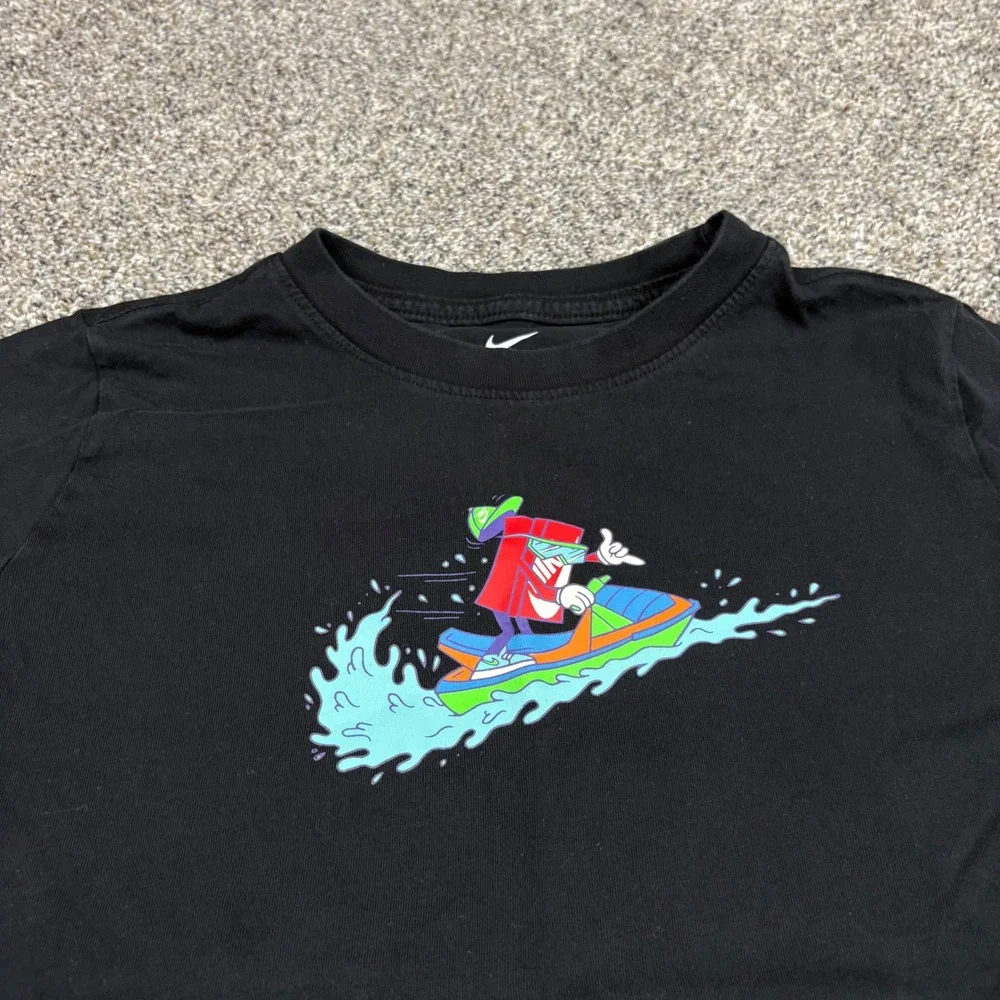 Nike Graphic T-Shirt Kids Large Black Excellent Jet Ski‎ Cartoon FV5345-010